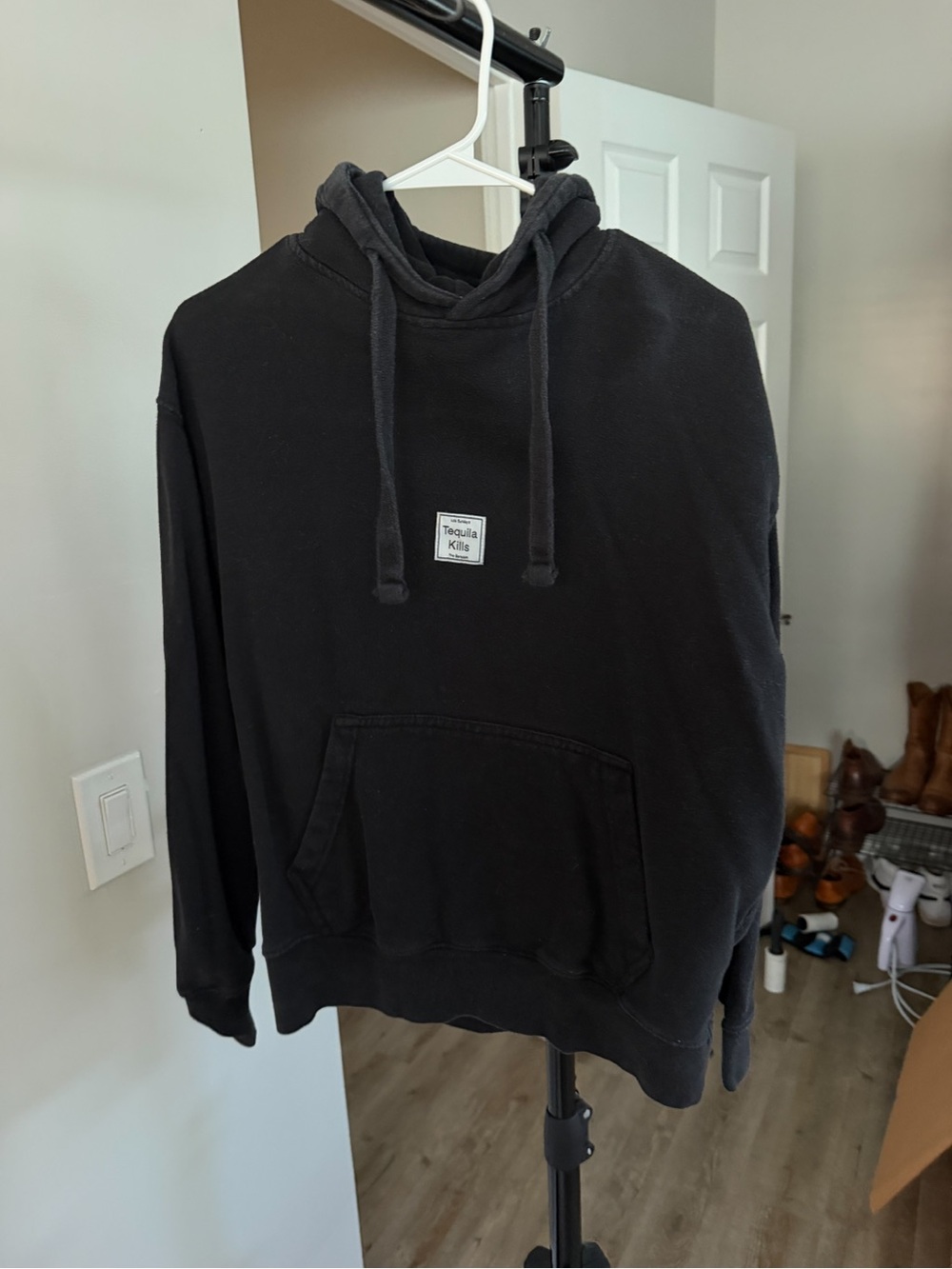 Los Sundays Black Pullover Hoodie - Casual Hooded Sweatshirt